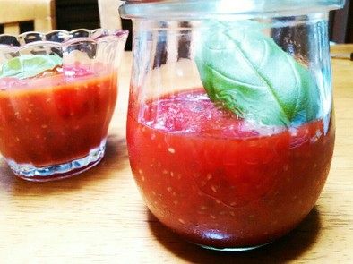 チアシード入トマトジュースにトマトマリネの写真