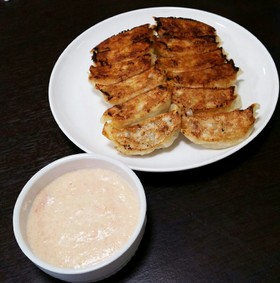 明太子チーズフォンデュで焼き餃子