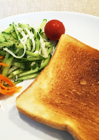 朝食に簡単！きゅうりとチーズのサラダ