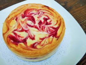 ラズベリーとホワイトチョコのチーズケーキ