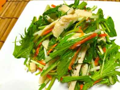 【コンビニお惣菜で】水菜とチキンのマリネの写真