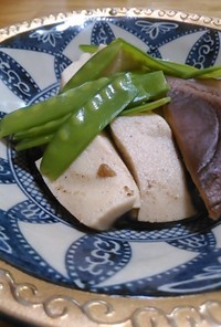 高野豆腐ときぬさやとしいたけの煮物
