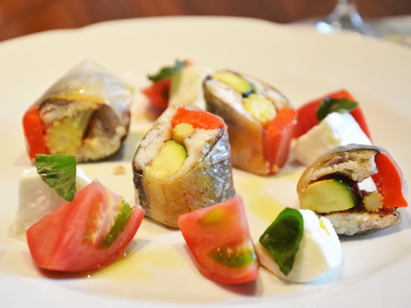 夏野菜と鮎のインヴォルティーニ カプレーゼ添え
