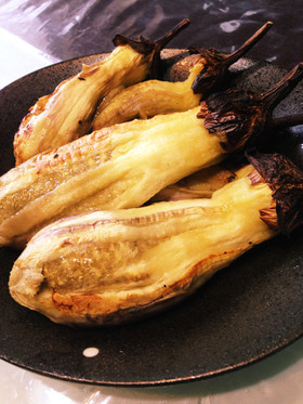 魚焼きグリルで焼くだけ!簡単ナスの丸焼き
