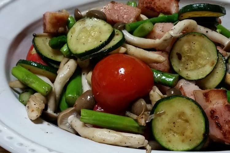 ズッキーニとベーコンのニンニク炒め レシピ 作り方 By ちょんのお姉ちゃん クックパッド 簡単おいしいみんなのレシピが360万品