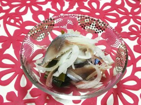 〆鯖と香味野菜のポン酢和え
