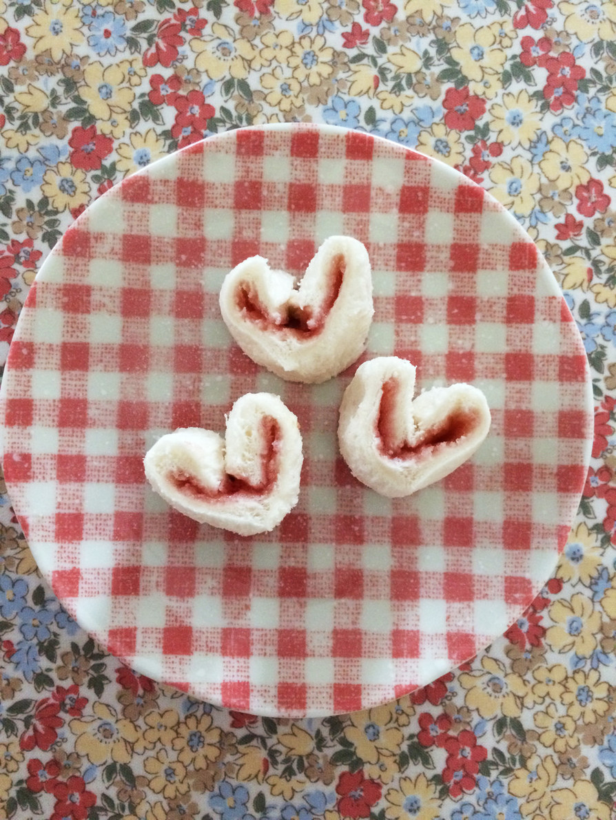 簡単♡苺ハート型のくるくるサンドイッチの画像