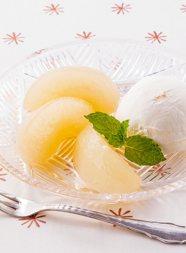 梨のコンポート バニラアイス添えの画像