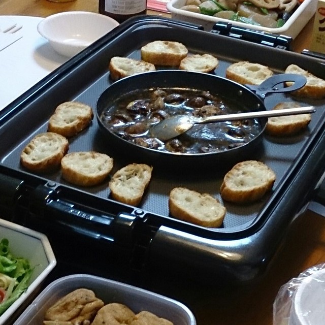 ホットプレートで熱々アヒージョ レシピ 作り方 By テラら クックパッド 簡単おいしいみんなのレシピが350万品