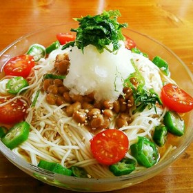 夏のネバネバ冷やし素麺☆納豆おろし添え