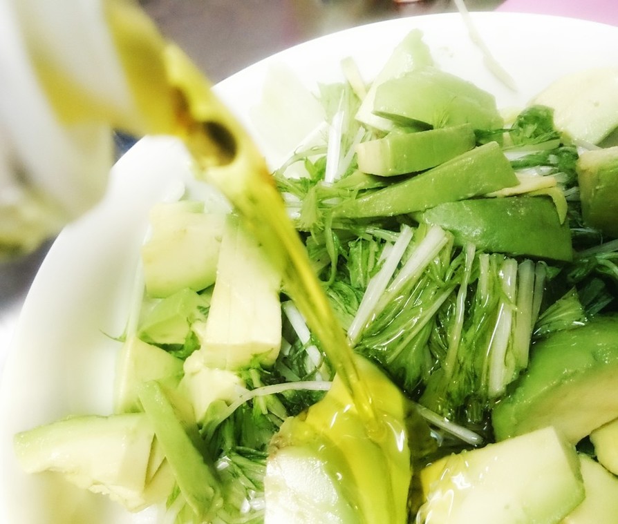 水菜とアボカドのサラダの画像