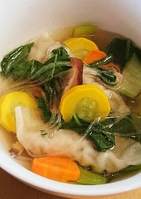 生餃子と野菜たっぷり春雨スープ