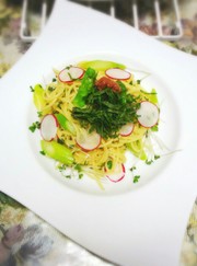 アスパラとラディッシュのかさ増冷製パスタの写真