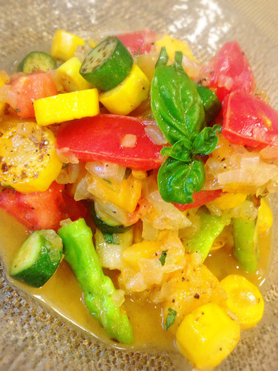 玉ねぎたっぷり♪彩り野菜マリネ風サラダの写真