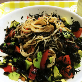 海苔ふりかけたっぷりのサラダパスタ