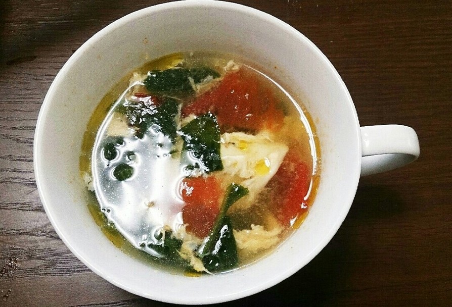 卵とトマトの夏野菜スープの画像