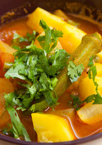 季節の野菜で作るスープカレー サンバル