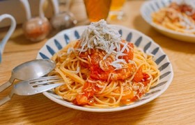簡単☆シンプル☆トマトとシラスのパスタ