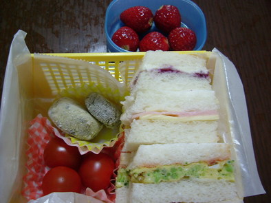 サンドイッチ弁当の写真