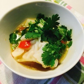 アジアン餃子スープの画像
