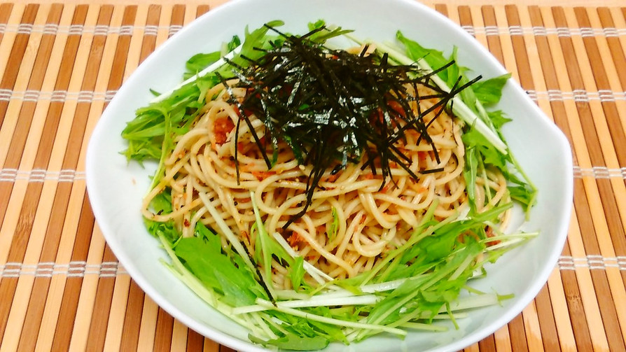 ドレッシングと２種のふりかけでパスタの画像