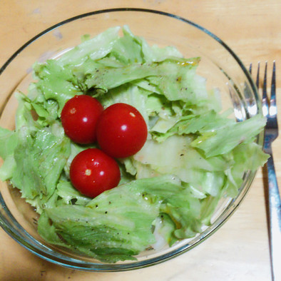 夏に食べたくなる！アレンジサラダレタスの写真