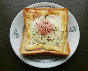 半熟目玉焼きベーコンマヨネーズトースト♡