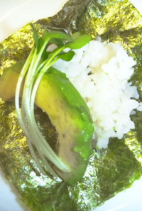簡単♡野菜の手巻き寿司——アボカド巻