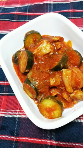 トマトソースで♪鶏肉と夏野菜のトマト煮