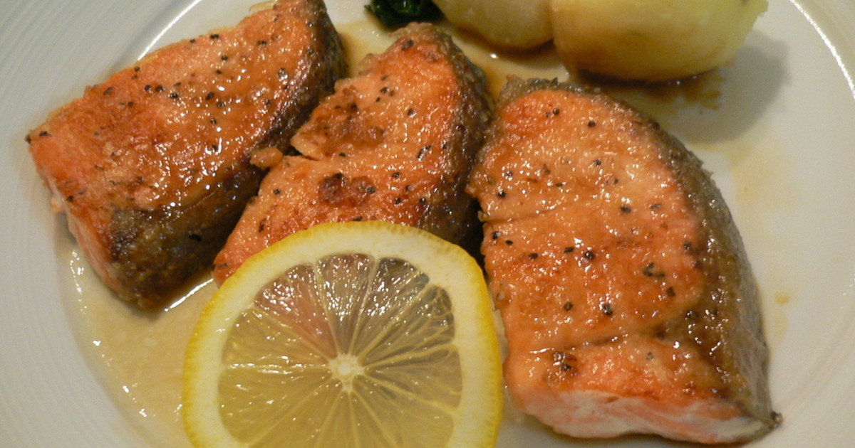 鮭のムニエル しょうゆバター レシピ 作り方 By じろじろ クックパッド 簡単おいしいみんなのレシピが356万品