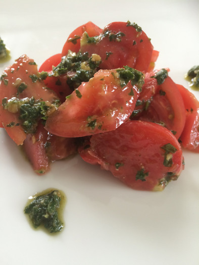 トマトの自家製バジルソース和えの写真