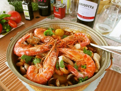 ポルトガル流トマト魚介鍋♪カタプラーナの写真