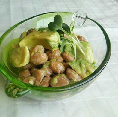 簡単で美味しい！『アボガド納豆』の写真