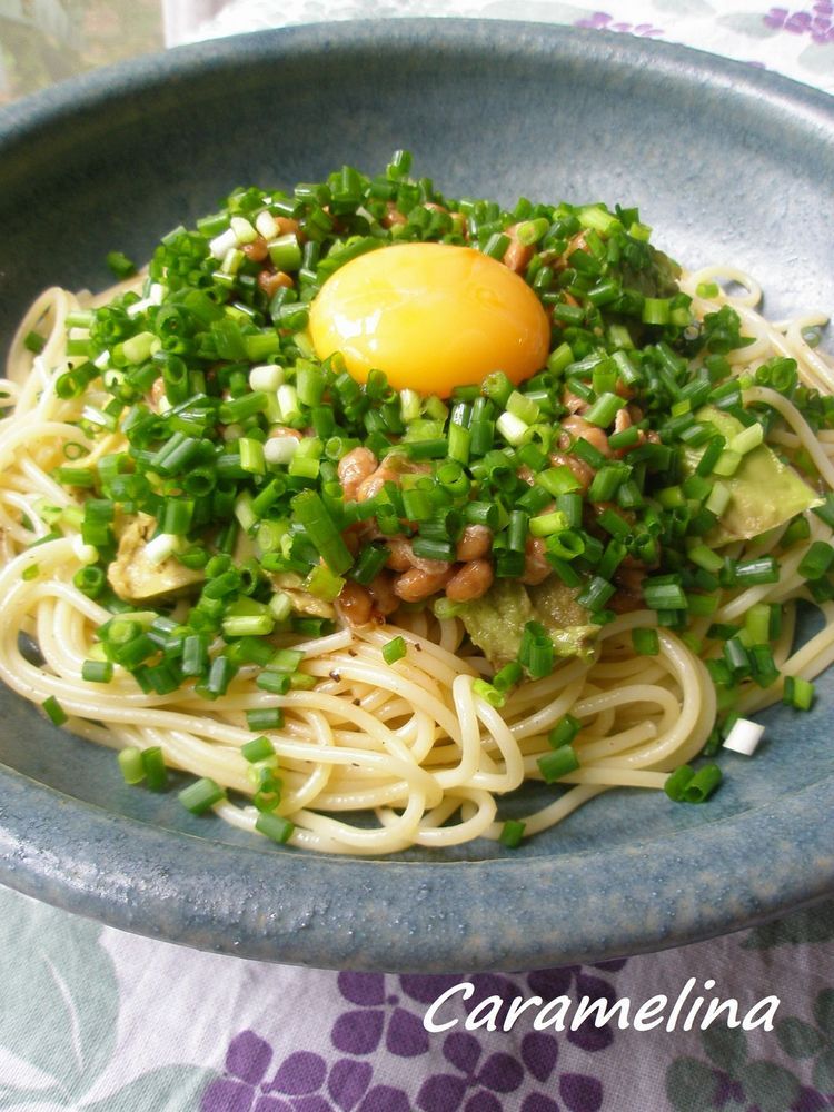 アボカド納豆と落とし卵のスパゲティの画像