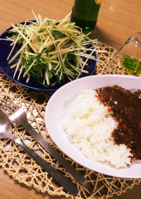 ハヤメシ 牛スジハヤシと、水菜サラダ。