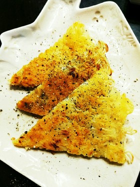 余ったそうめんで★チーズカリカリ焼き