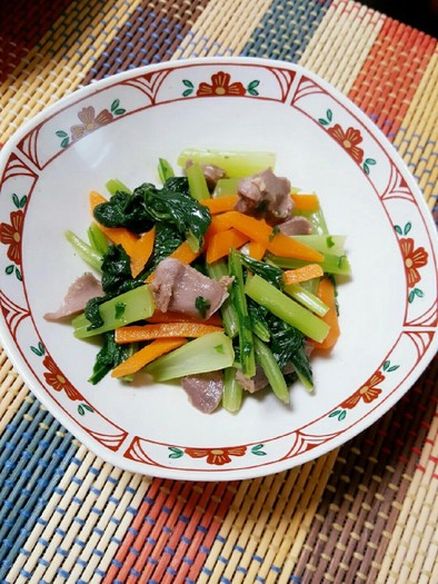 砂ずりと小松菜のナムルの写真