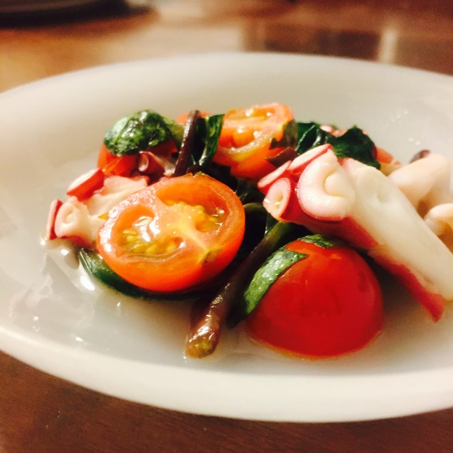 蛸とトマトと夏野菜のバジルオイル炒めの画像