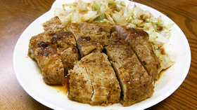 厚切り豚ロースにんにくソテー。