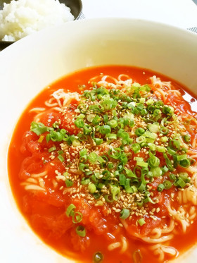 トマトラーメン(サッポロ一番塩)