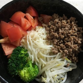 挽肉とトマトの冷製そうめん
