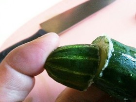 裏技？きゅうりのえぐみを取り除く方法