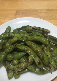 ニンニク風味の焼き枝豆(ペペロンチーノ)