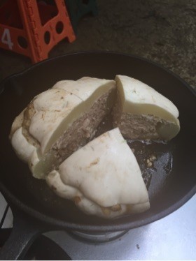 ダッチオーブンでUFOズッキーニの肉詰めの画像