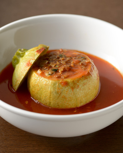 丸ズッキーニのチーズ＆肉詰めトマトスープの写真