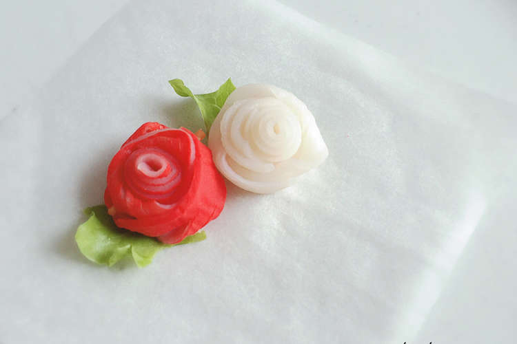 キャラ弁 デコ料理に かにかまの薔薇 レシピ 作り方 By Meiyuina クックパッド 簡単おいしいみんなのレシピが354万品