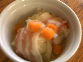キャベツのベーコン巻き煮込み