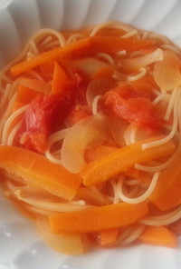 丸ごとトマトと野菜ジュースのスープパスタ
