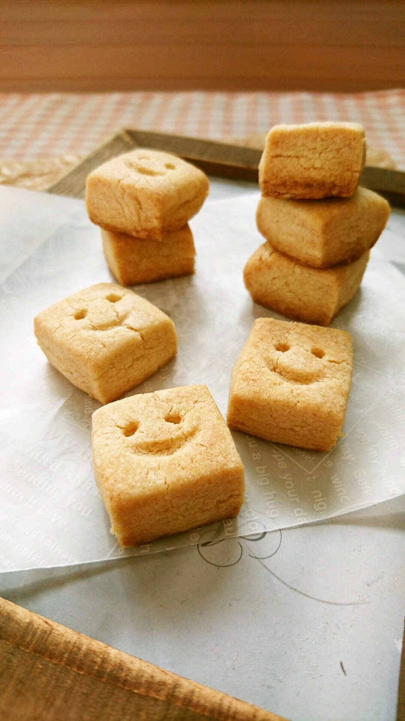 簡単ザクザク☆塩バニラキューブクッキー。の画像