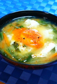 水菜と落とし卵の味噌汁